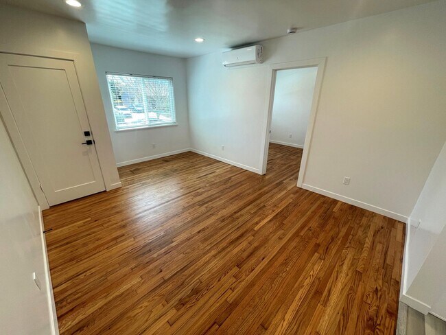 Building Photo - Beautiful, Tree-Lined Street in Residential Neighborhood. Remodeled, with AC, Personal Washer/Dryer