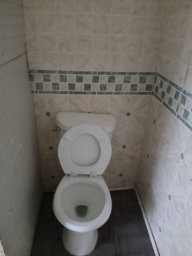 Building Photo - Spacious & Affordable Home In Lima!