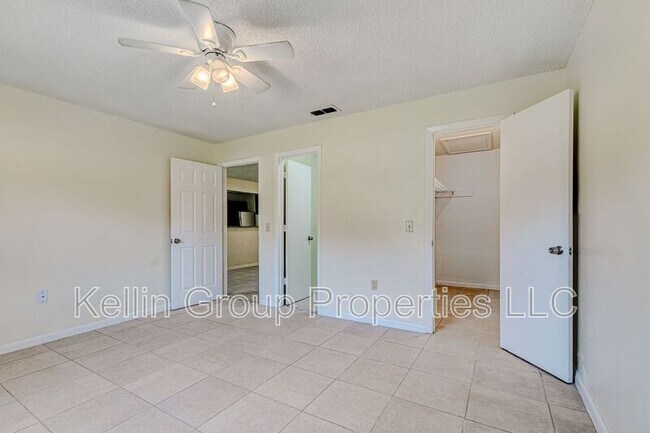 Building Photo - 860 Fox Lake Dr