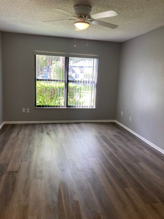 Building Photo - 1502 Northlake Dr