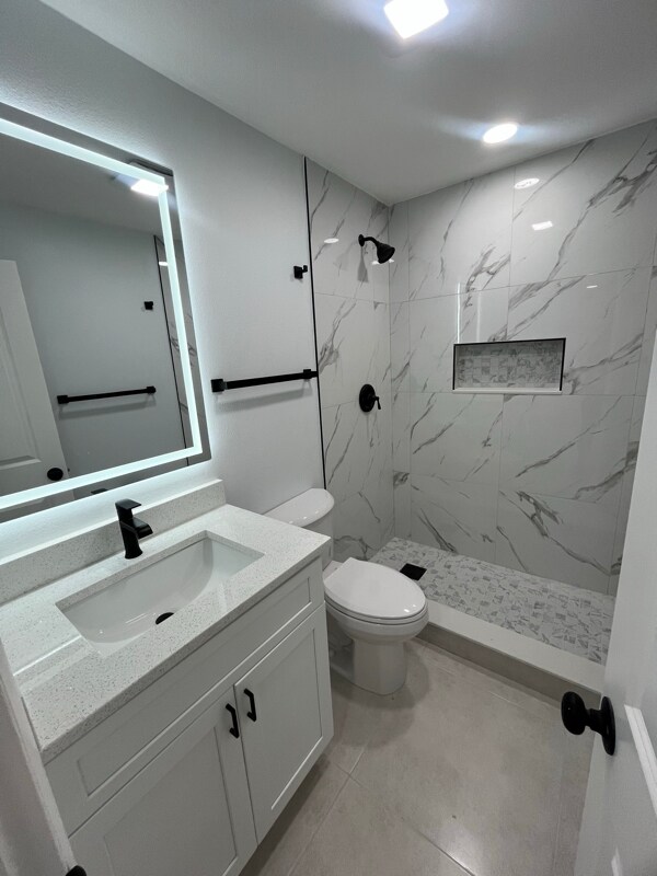 Building Photo - 2542 Lakeway Branch Dr