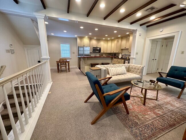 Building Photo - 3027 Chestnut St