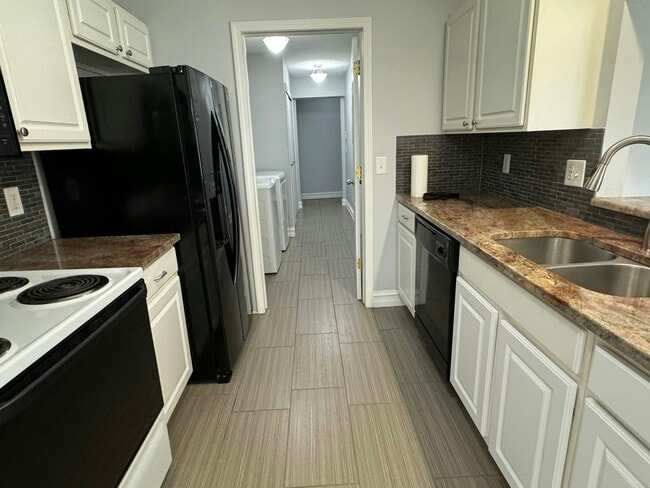 Building Photo - 42891 Richmond Dr