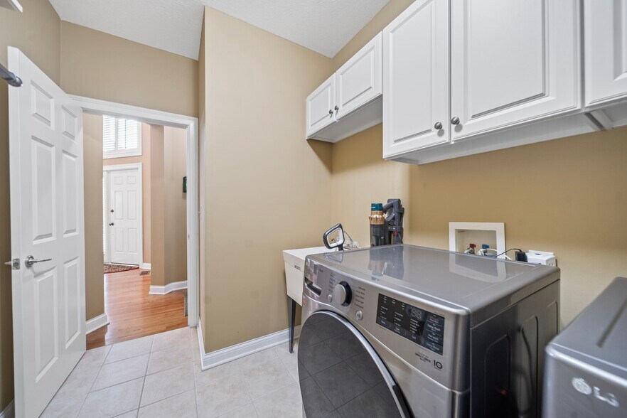 Building Photo - 4939 Stonehaven Dr