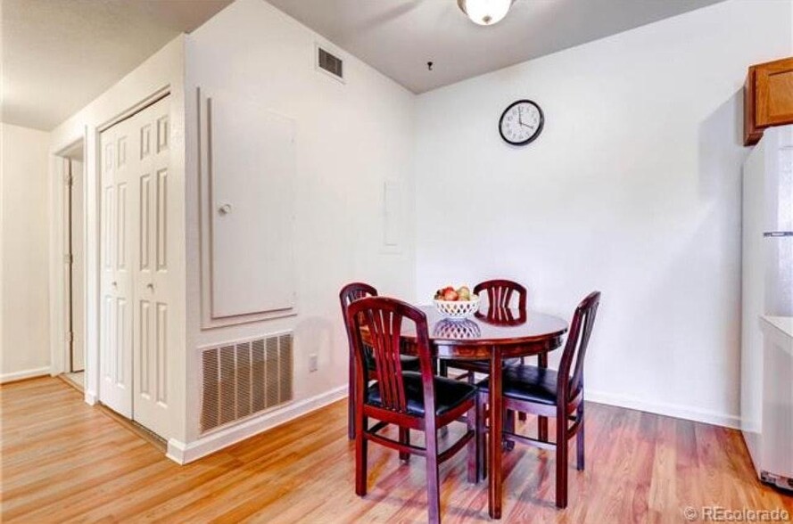 Dining area - 5633 E Atlantic Pl