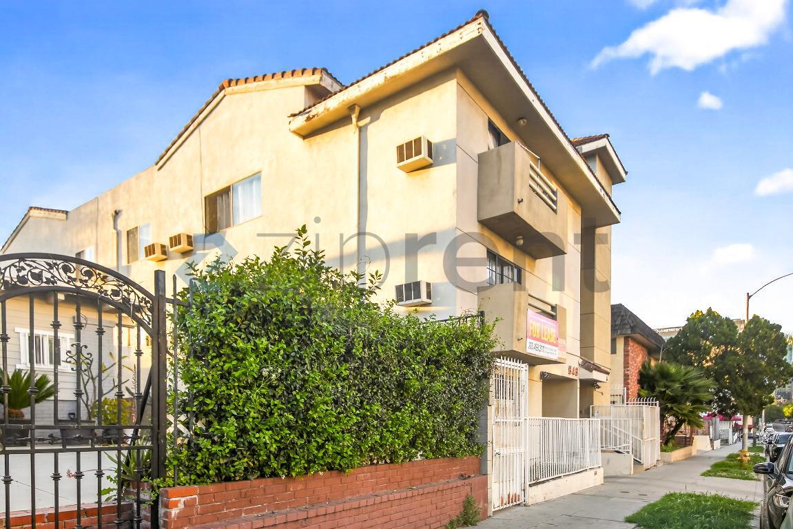 Building Photo - Unit 204