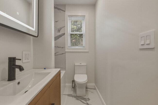 Building Photo - 311 N Harvard St