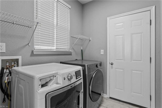Building Photo - 2409 Apiary Ct