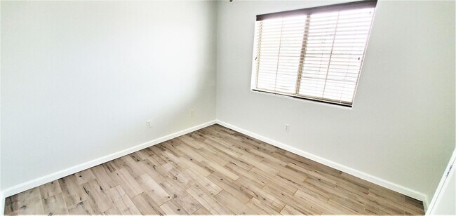 Building Photo - 701 E. 4th St.