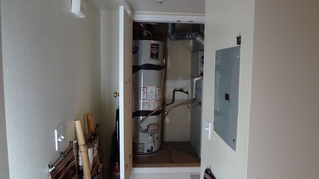 Building Photo - 672 N 500 W