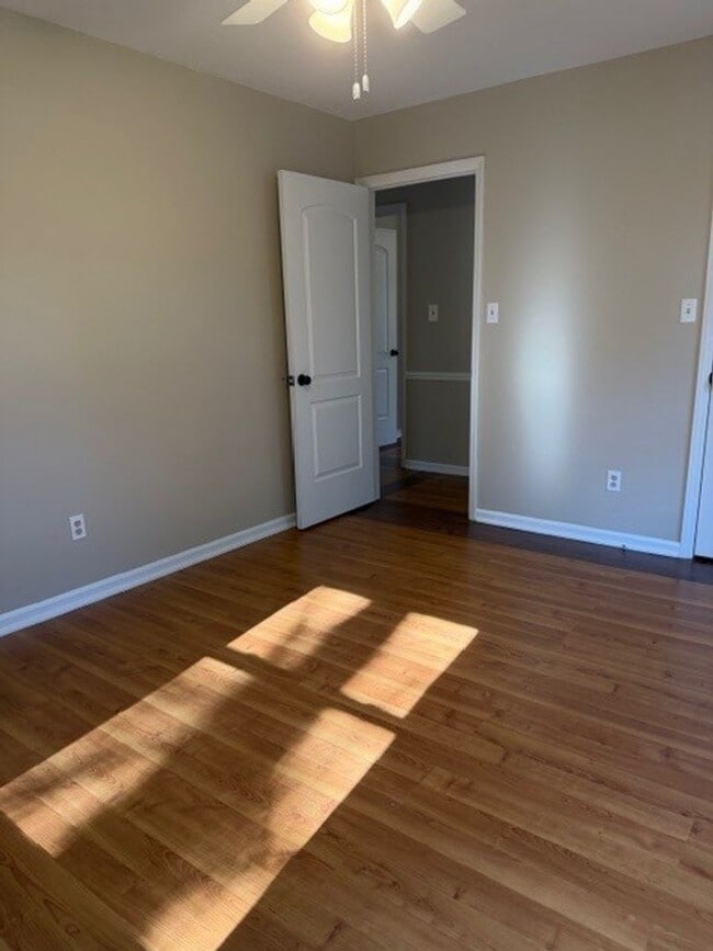 Building Photo - 3 Bedroom/2 Bathroom - Close to SJAFB, Shopping, Restaurants!