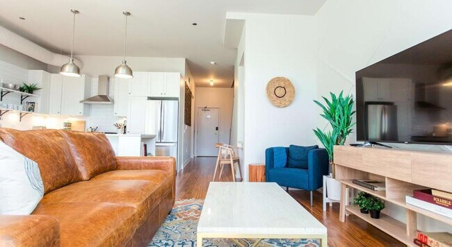 Building Photo - 0 bedroom in Chicago IL 60654