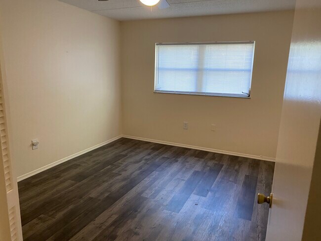 Building Photo - 11620 Park Blvd