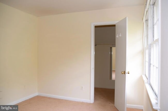 Building Photo - 508 E Windsor Ave