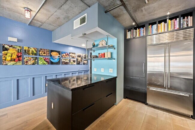 Building Photo - Chic Furnished Loft with Bay Views in the ...
