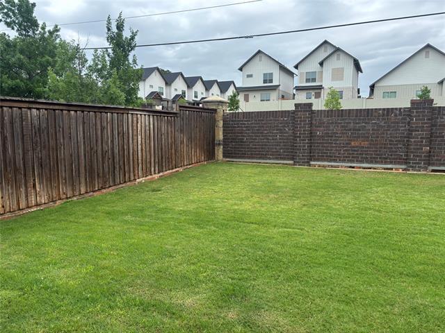 Building Photo - 2065 Alamandine Ave