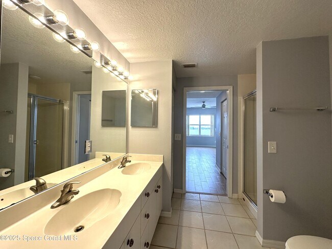 Building Photo - 102 Riverside Dr