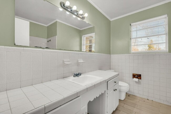 Building Photo - Renovated 3 Bedroom 1 Bath Home for Rent!