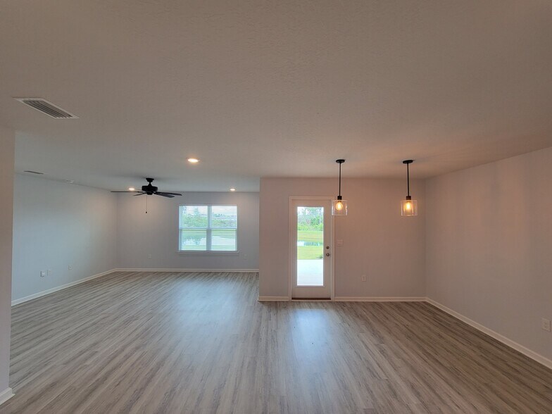 Building Photo - 6585 Slabinski Ln