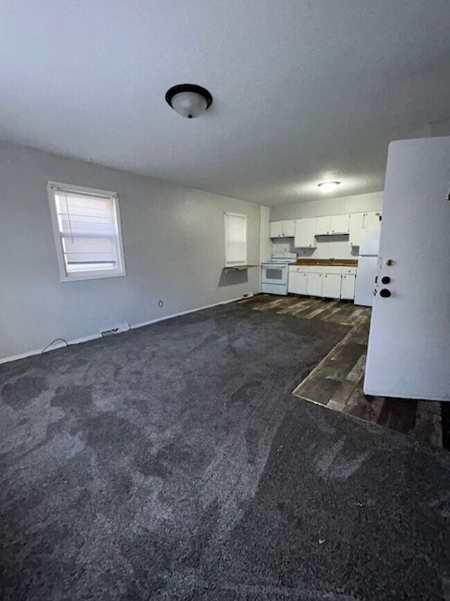 Building Photo - 713 S Duluth Ave