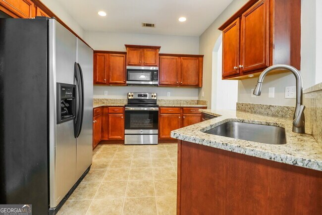 Building Photo - 6682 Silk Tree Pointe