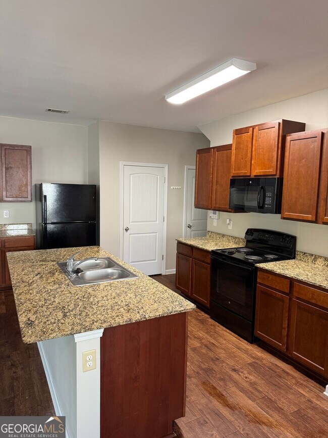 Building Photo - 2937 S Hills