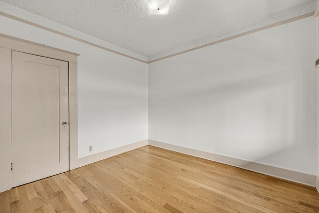 Building Photo - Classic 1910 Craftsman home