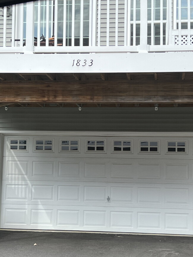 Building Photo - 1833 Sag Harbor Ln