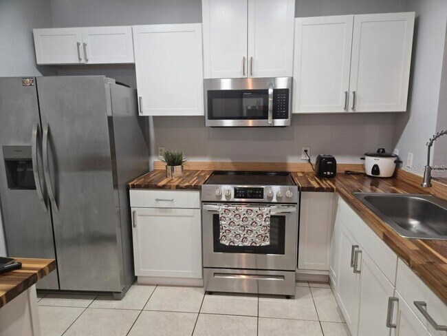 Primary Photo - 13226 Galicia St