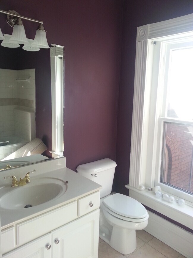 Building Photo - Beautiful 2 bedroom 3 bath condo in the Cherokee Triangle/ Highlands area- ready mid May