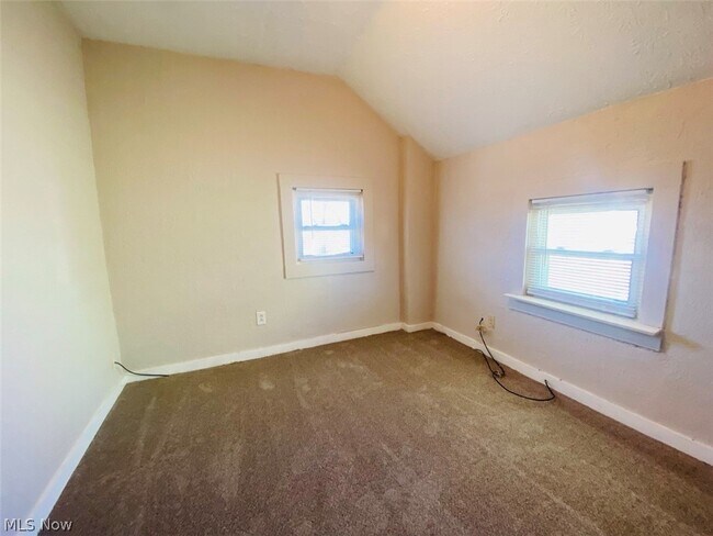 Building Photo - 748 Merton Ave