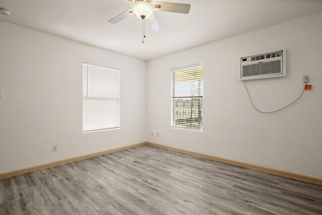 Building Photo - Fully Remodeled Studio