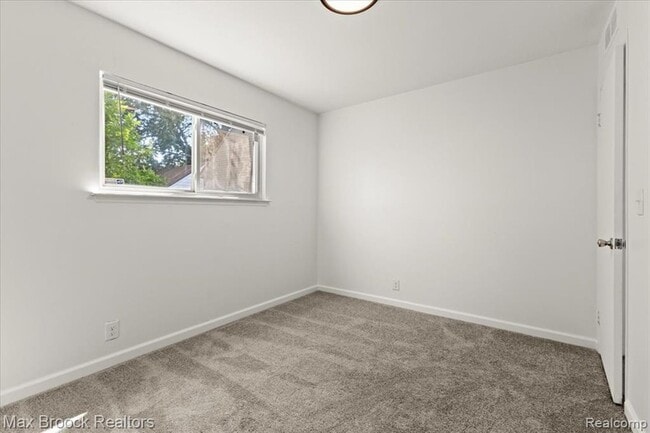Building Photo - 27 W Garfield Ave
