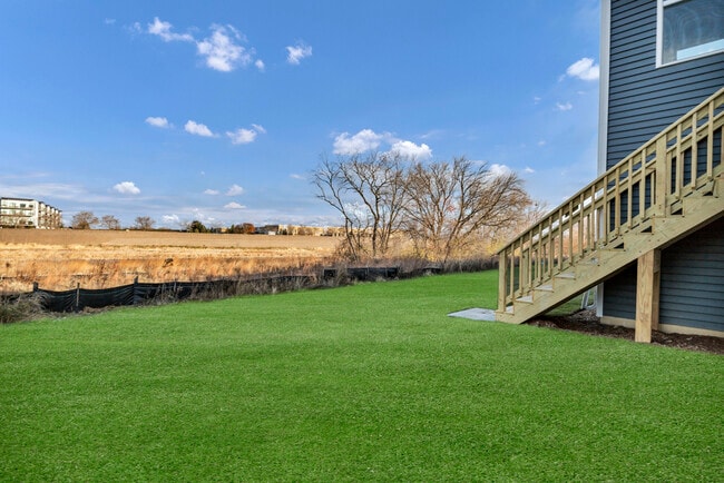 Building Photo - 668 Branson Dr