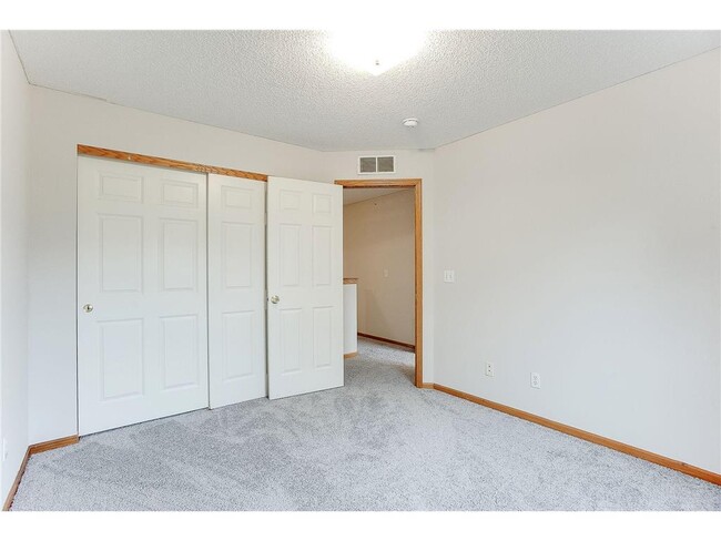 Building Photo - 5040 Holly Ln N