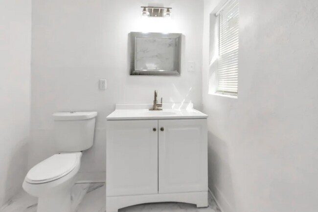 Building Photo - 2105 Walnut St