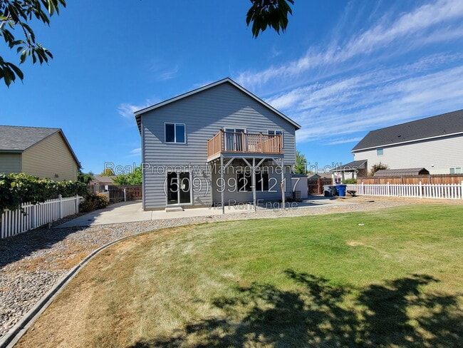 Building Photo - 476 Satus St
