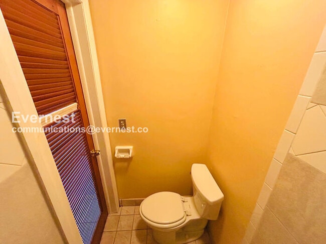 Building Photo - 2127 Erin Dr