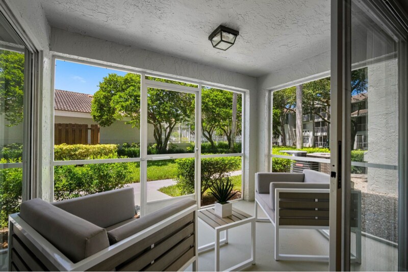 Building Photo - 2133 Polo Gardens Dr