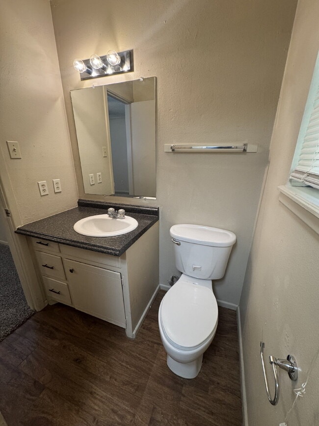Building Photo - Charming 3-Bed Home with 1.5 Baths in Lubb...