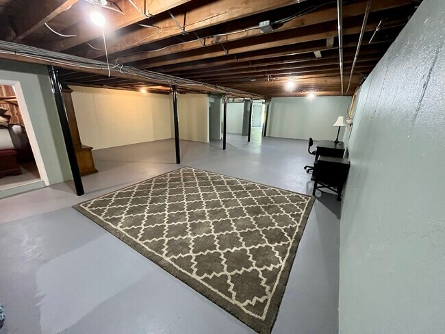 Building Photo - 88 Towerview Dr