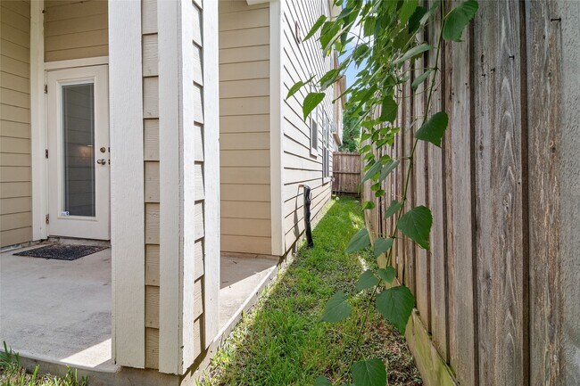 Building Photo - 7705 Shannon Dr