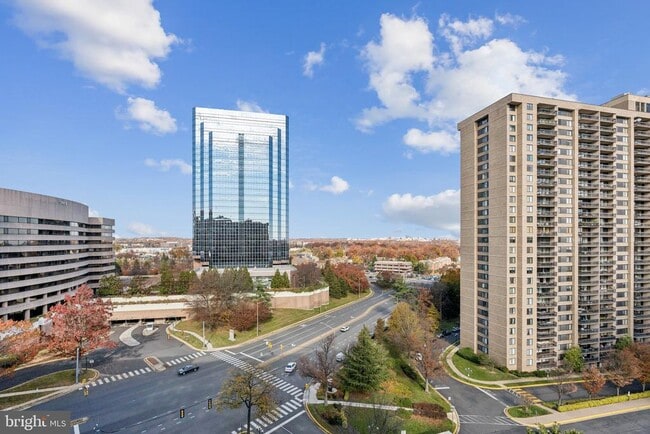 Building Photo - 3709 S George Mason Dr