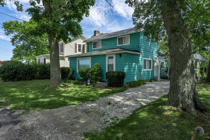 Building Photo - 5571 N Chagrin Dr
