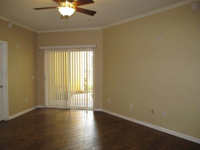 Building Photo - Beautiful Condo in the heart of Downtown O...