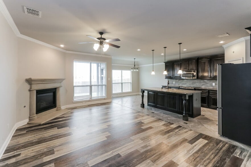 Building Photo - 1304 River Oak Ln