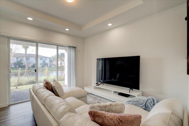 Building Photo - 1451 Pioneer Way