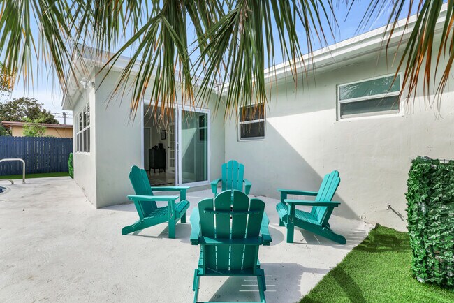 Building Photo - 3160 SW 20th Ct