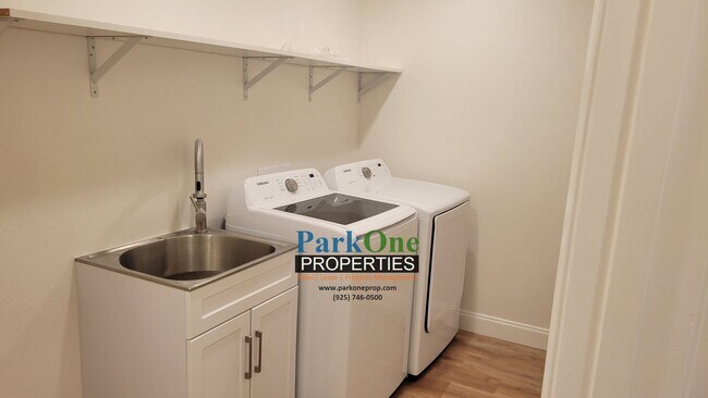 Building Photo - COMING SOON! Charming 4 Bed 3 Bath Home in...