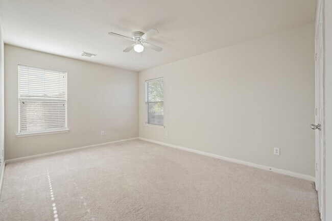 Building Photo - 29650 Legends Green Dr